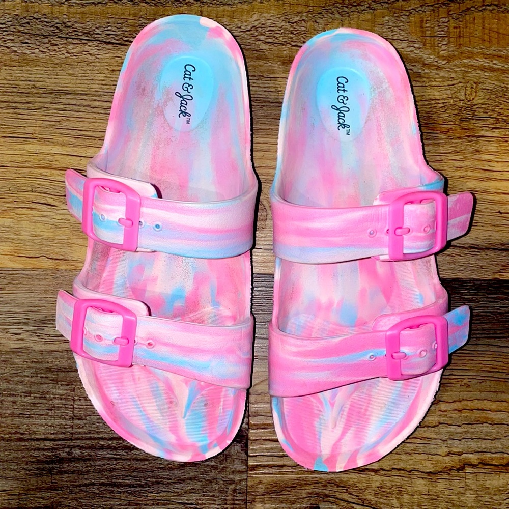 Cat & Jack girls skip on shoes size 2